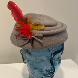 Vintage Glenover Henry Pollack 1950s-60s 100% Wool Hat Taupe w Red Feather JL